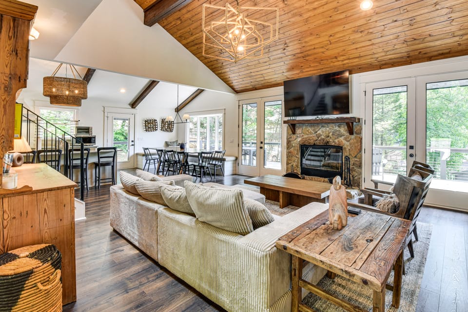 The Ultimate Luxury Retreat on Lake Burton! House in Georgia