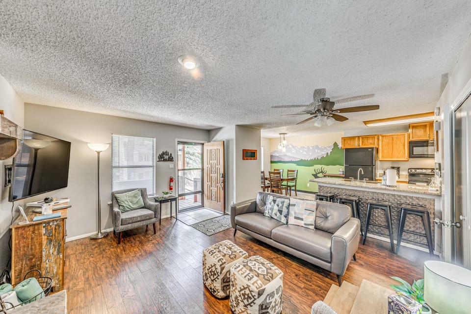 Cozy Ruidoso Condo w/ Deck ~ 2 Mi to Cedar Creek! Apartment in Ruidoso