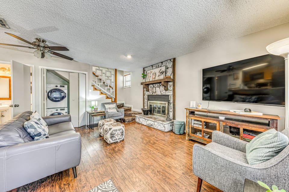 Cozy Ruidoso Condo w/ Deck ~ 2 Mi to Cedar Creek! Apartment in Ruidoso