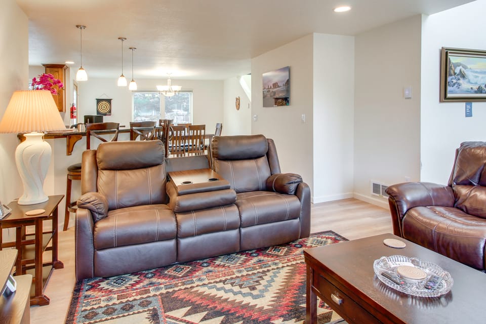 Spacious Bandon Getaway - 2 Blocks to Ocean! House in Oregon