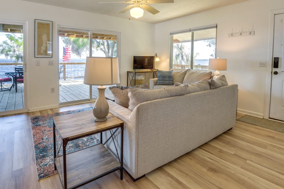 Renovated Crescent Lake Escape w/ Waterfront Deck! House in Florida