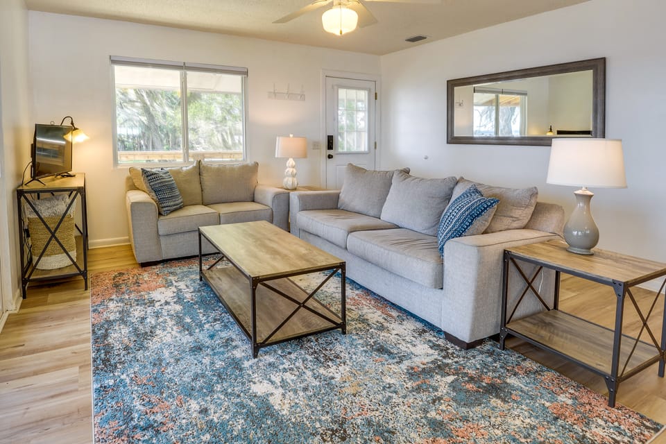 Renovated Crescent Lake Escape w/ Waterfront Deck! House in Florida