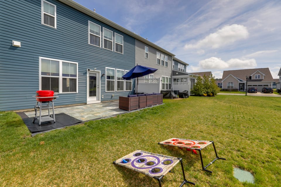 5 Mi to Bethany Beach: Modern Gem w/ Pool Access! Apartment in Millville