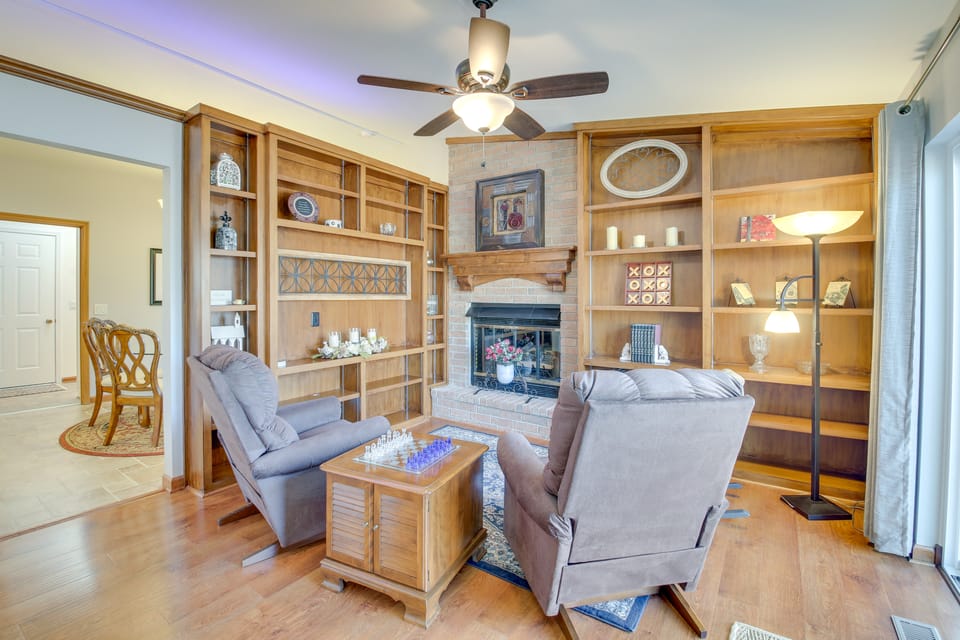 < 1 Mi to Lake: Hot Springs Village Escape w/ Deck House in Garland County
