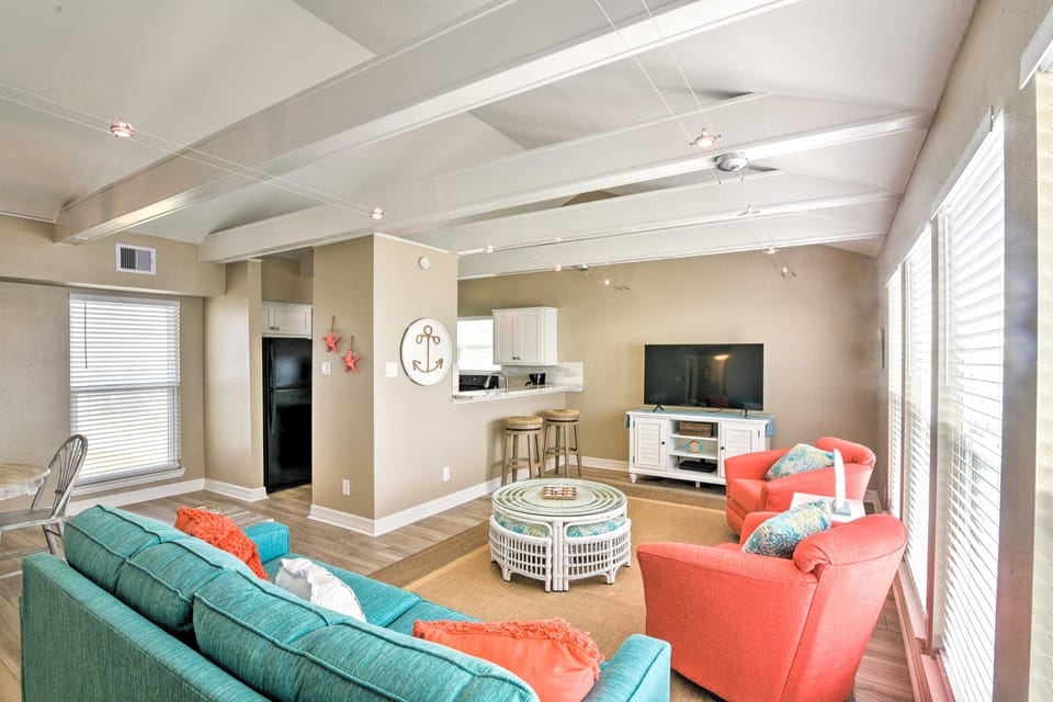 Unobstructed Beachfront! Galveston Oasis w/ Decks House in Galveston Island