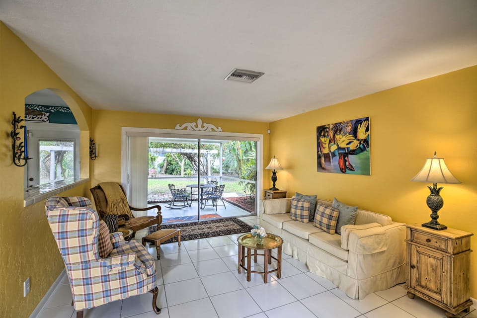 Cape Coral Home w/ Yard < 1 Mi to Dtwn! House in Cape Coral