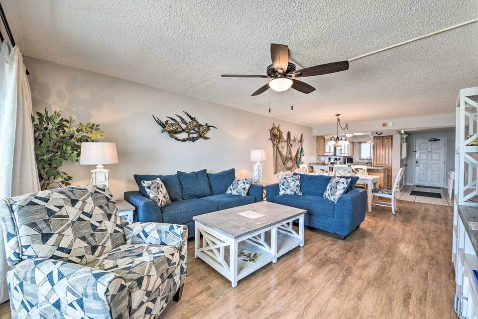 Beachfront PCB Escape w/ Free Beach Chair Services Apartment in Lower Grand Lagoon