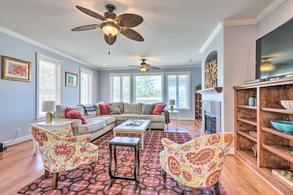 Gulf Shores Family Getaway! River View w/ Pool House in Alabama