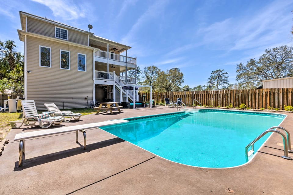 Gulf Shores Family Getaway! River View w/ Pool House in Alabama