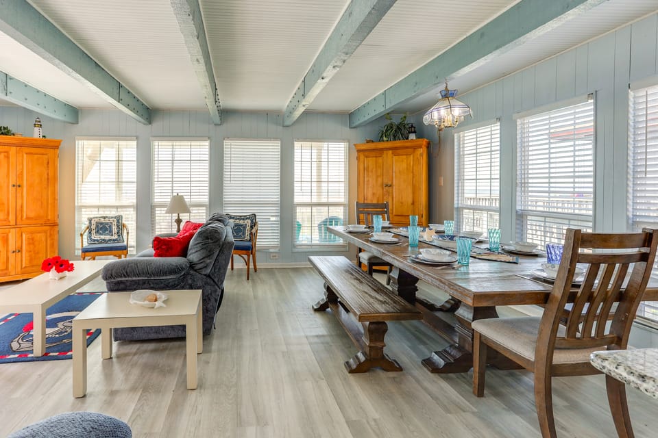 Ocean Access + BBQ Pit: Surfside Beach Family Home House in Surfside Beach