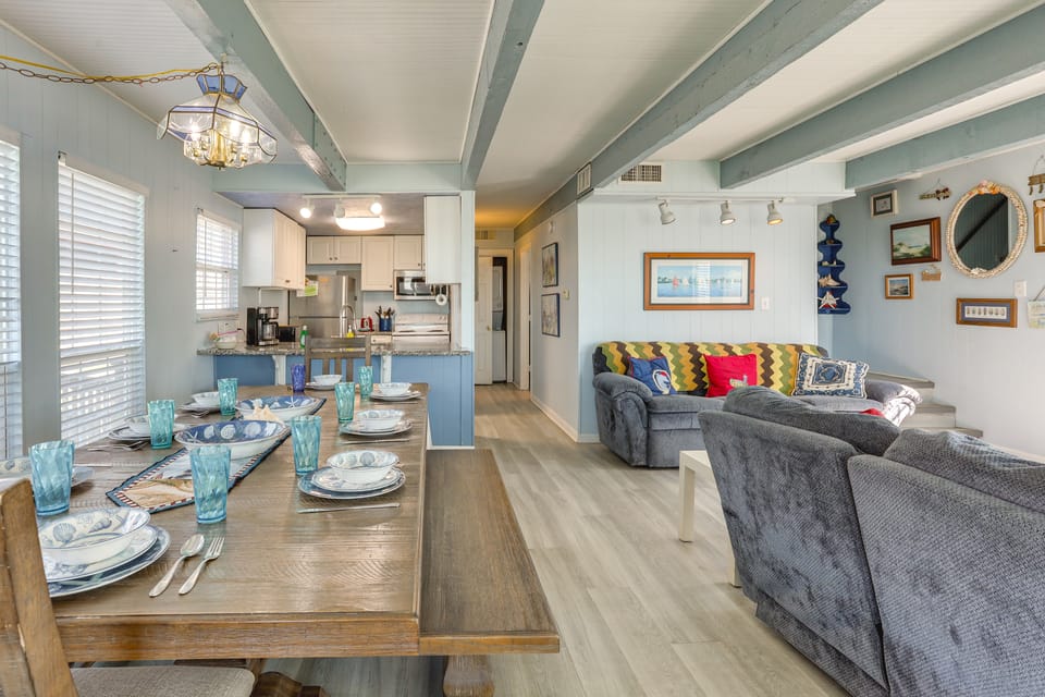Ocean Access + BBQ Pit: Surfside Beach Family Home House in Surfside Beach