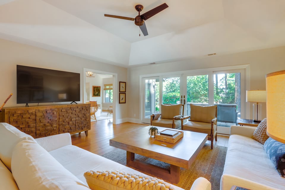Charming Lakefront Retreat in Palmetto Dunes! House in Hilton Head Island