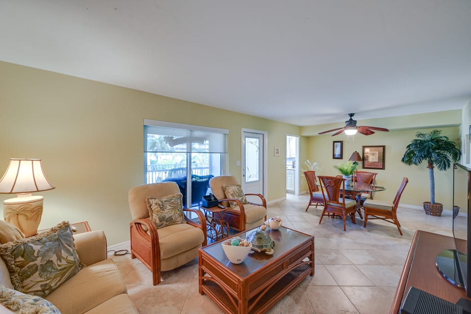 Oceanfront Bonita Beach Condo w/ Pool Access! Apartment in Bonita Springs