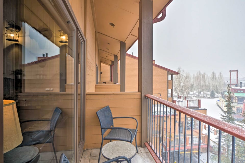 At Base of Peak 9! Unit w/ Hot Tub in Breckenridge Apartment in Breckenridge