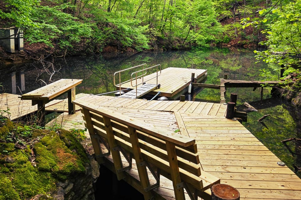 Pet-Friendly Cabin w/ Dock on Claytor Lake! House in Claytor Lake