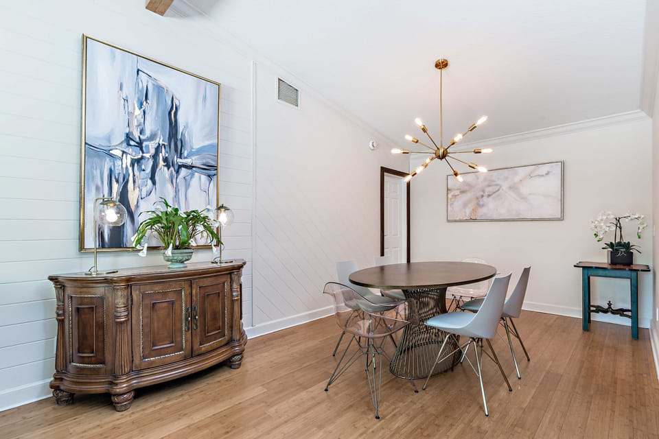 4 Mi to Lake Worth Pier: Waterfront Gem w/ Hot Tub House in Lake Clarke Shores
