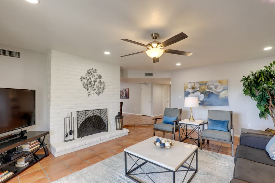 Tucson Townhome w/ Private Patio & Mtn Views! Apartment in Catalina Foothills