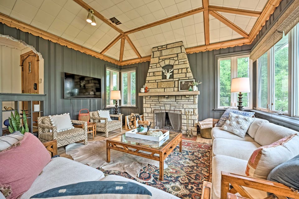 Lake Michigan Hideaway: Pool, Steps to Beach! House in Michiana