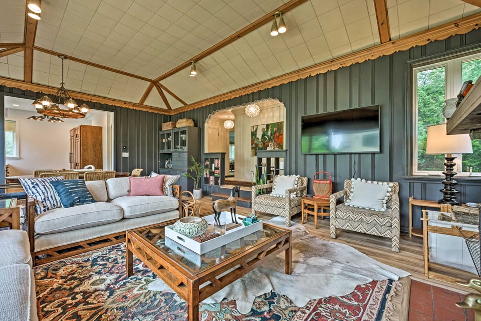 Lake Michigan Hideaway: Pool, Steps to Beach! House in Michiana