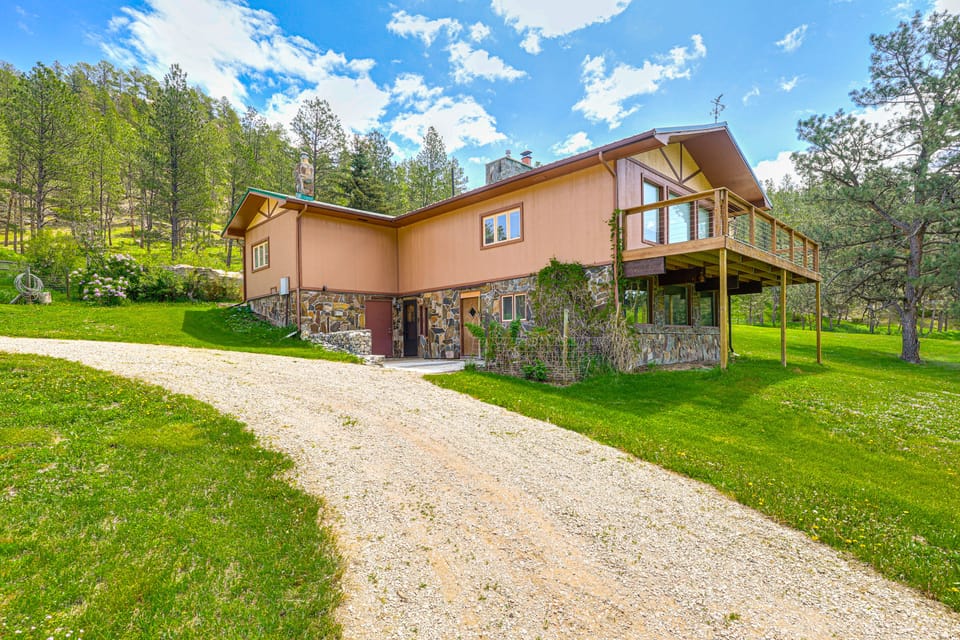 Wyoming Nature Retreat: 19 Mi To Devils Tower House in Black Hills