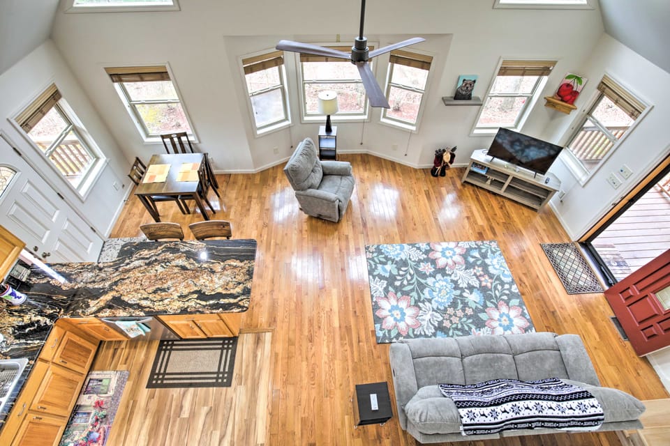 Cozy Hayesville Retreat w/ Deck & Mtn Views! House in Tennessee