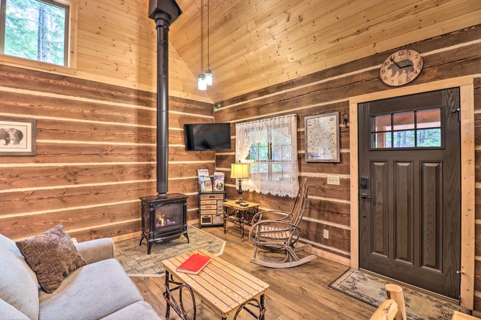 Reconnect with Nature at ‘Timber Creek’ Cabin! House in Glacier National Park
