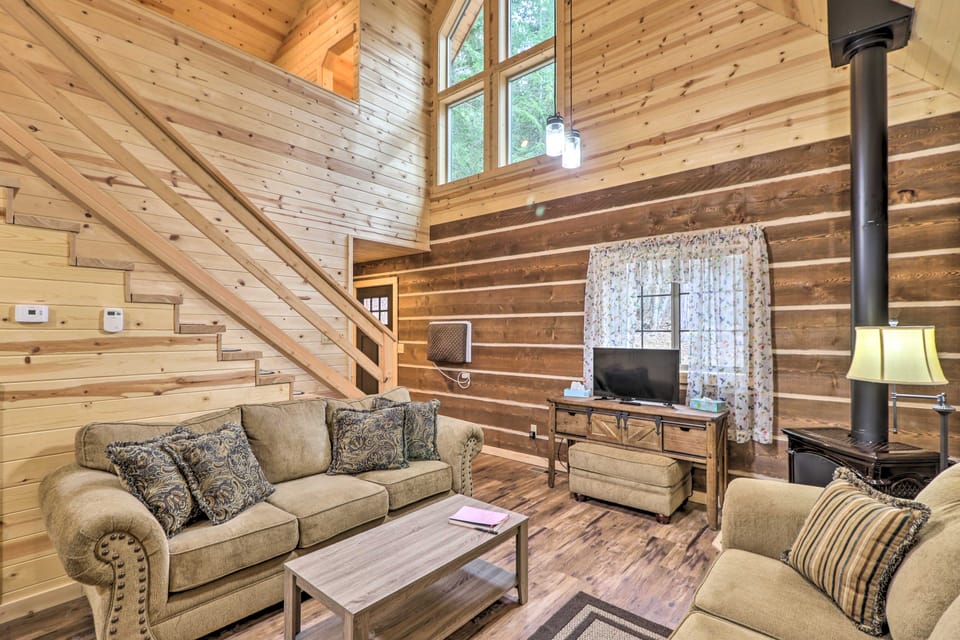 Cozy Homestead Cabin at Base of Columbia Mountain! House in Glacier National Park