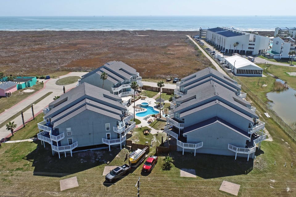 Oceanfront Texas Condo w/ Pool: Pets Stay Free Apartment in Nueces County