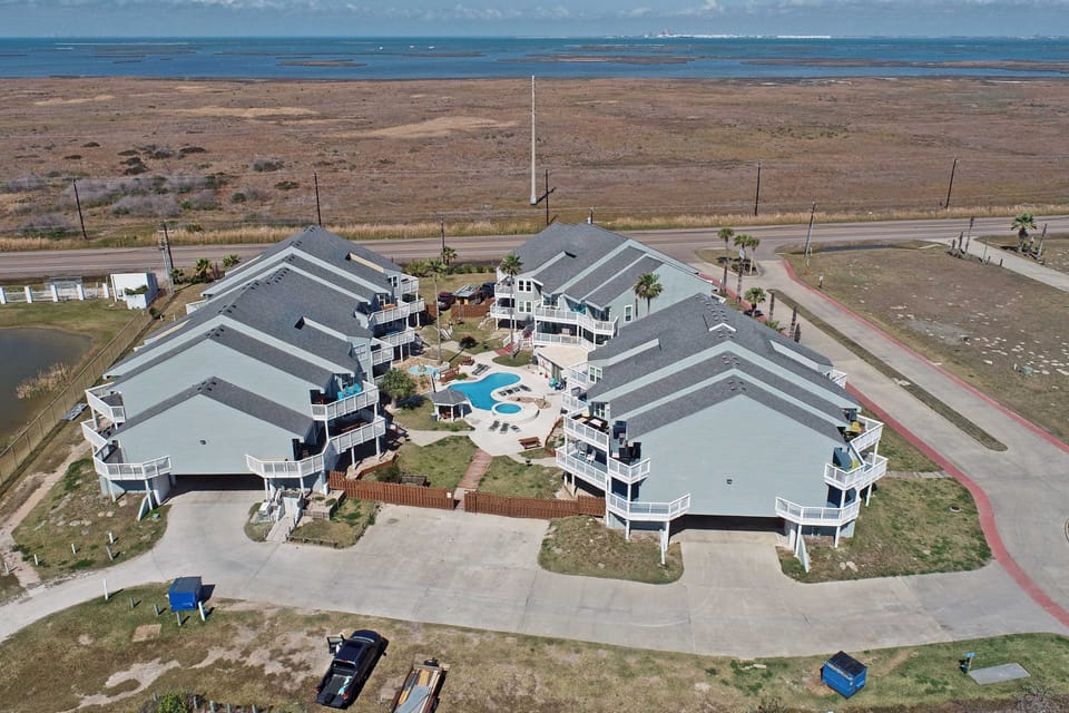 Oceanfront Texas Condo w/ Pool: Pets Stay Free Apartment in Nueces County