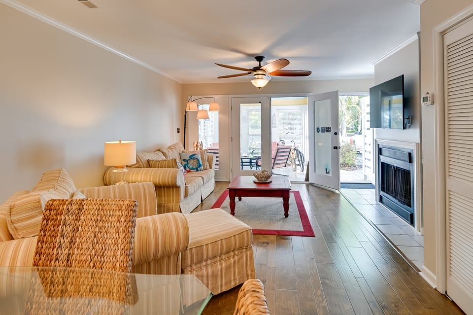 Coastal Vacation Rental - 2 Mi to Huntington Beach Apartment in Murrells Inlet