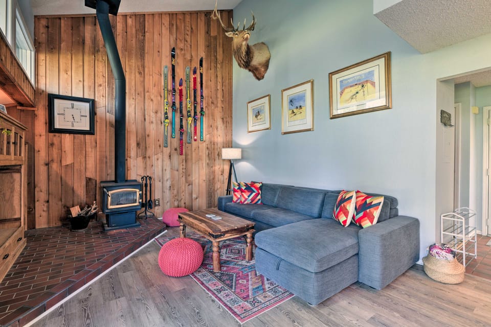 Pagosa Springs 2-Story Loft Condo w/ Deck & Views! Apartment in Pagosa Springs