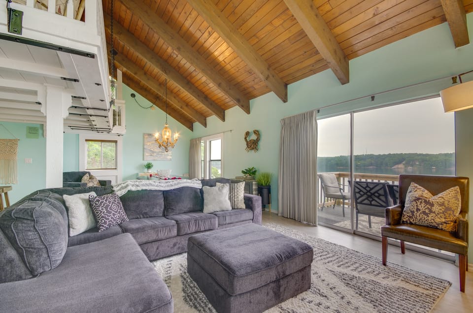 Resort Pools, Lake Views! Multi-Level Ozarks Home House in Lake of the Ozarks