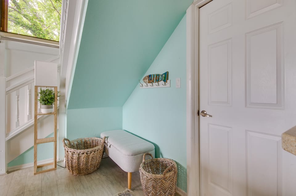 Resort Pools, Lake Views! Multi-Level Ozarks Home House in Lake of the Ozarks