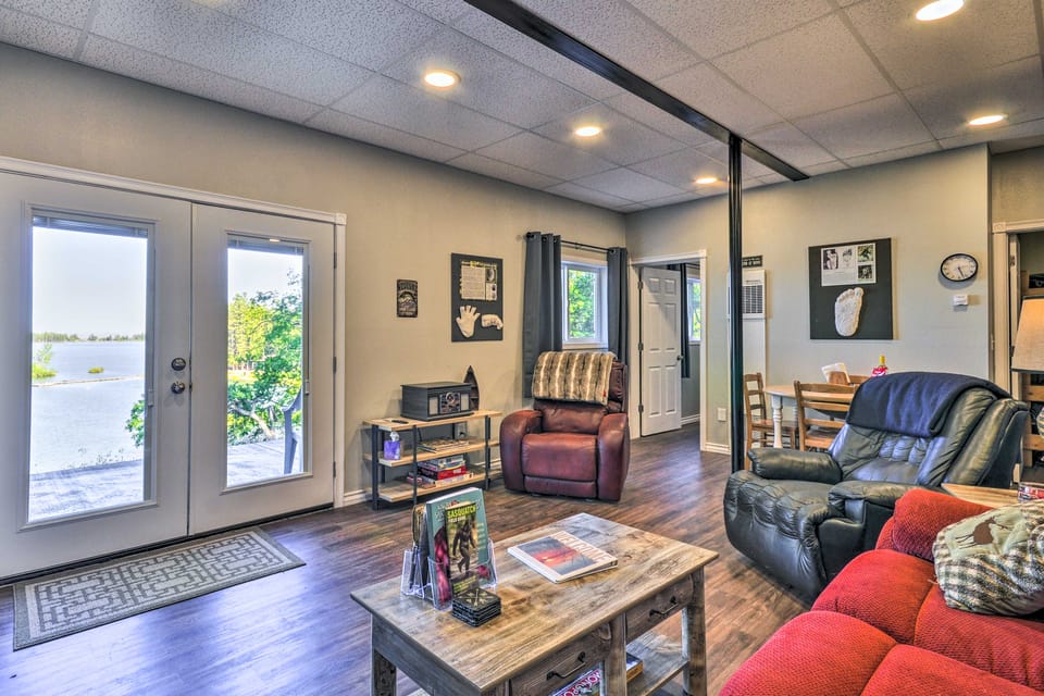 Hidden Gem: Dock & Views on Pine Hollow Reservoir! Apartment in Oregon