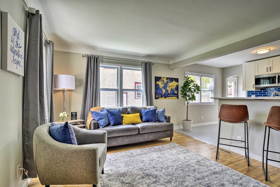 Cozy Home: WiFi, Parking, 5 Mi to Dtwn Mpls! House in Minneapolis