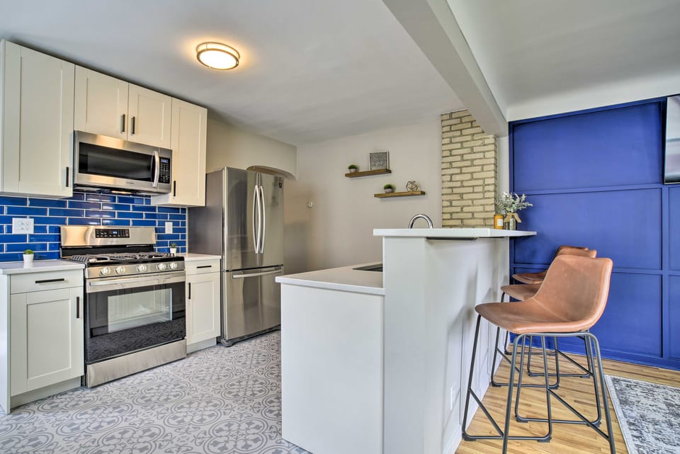 Cozy Home: WiFi, Parking, 5 Mi to Dtwn Mpls! House in Minneapolis