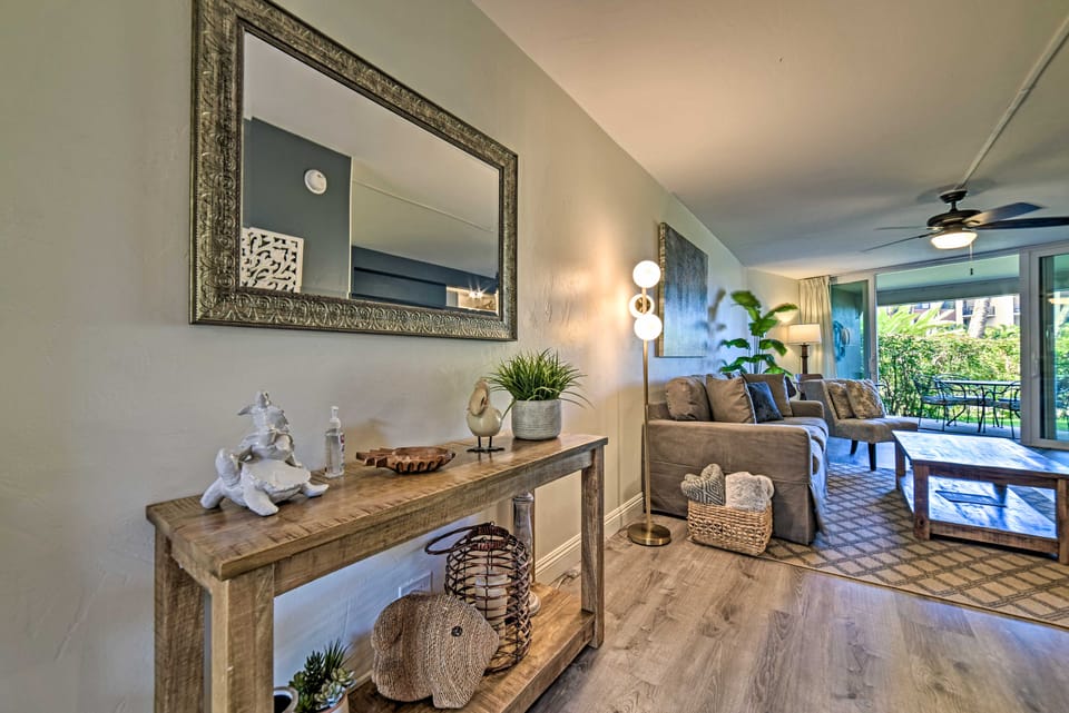 Tropical Getaway with Beach + Pool Access! Apartment in Napili-Honokowai