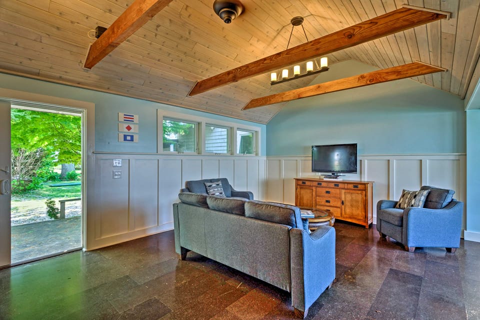 Common Fence Point Cottage w/ Ocean Views! Cottage in Bristol