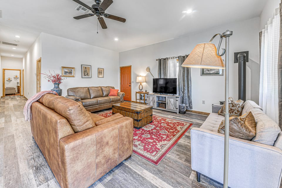 Modern Mtn Home w/ Sports Court, Near Alto Lake! House in Alto