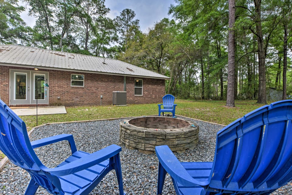 Serene Live Oak Home w/ Fire Pit by River + SOSMP! House in Georgia