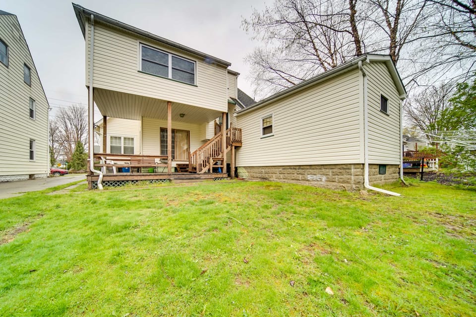 Meadville Apartment w/ Deck < 2 Mi to Allegheny! Apartment in Lake Erie