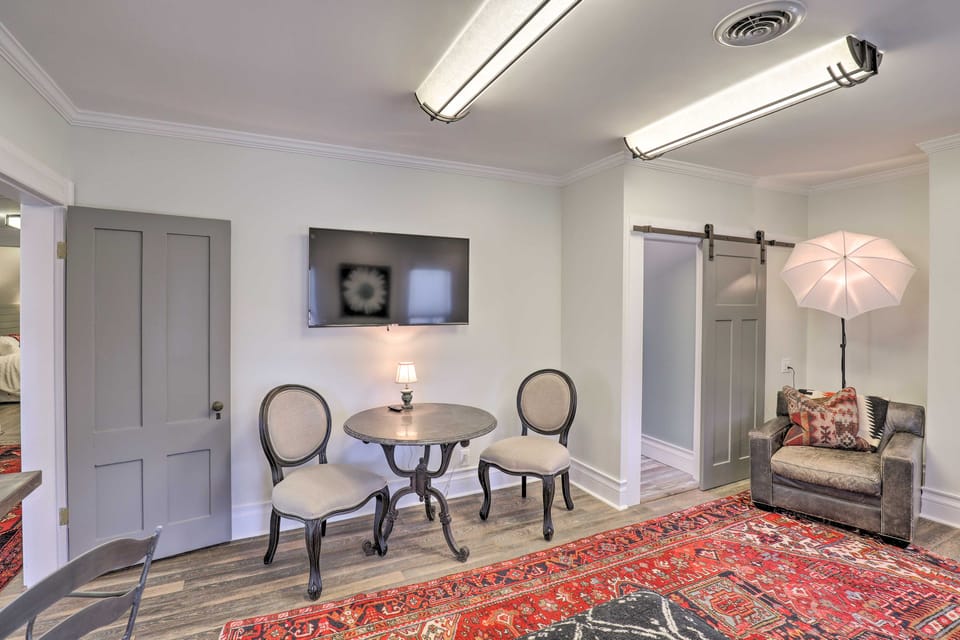 Charming & Walkable Fairport Village Apartment! Apartment in Fairport