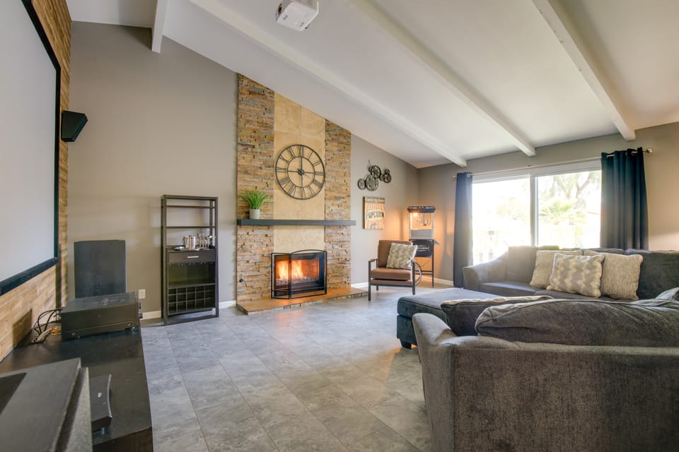 Theater Room & Pool Deck: Retreat in Palm Desert! House in Indian Wells