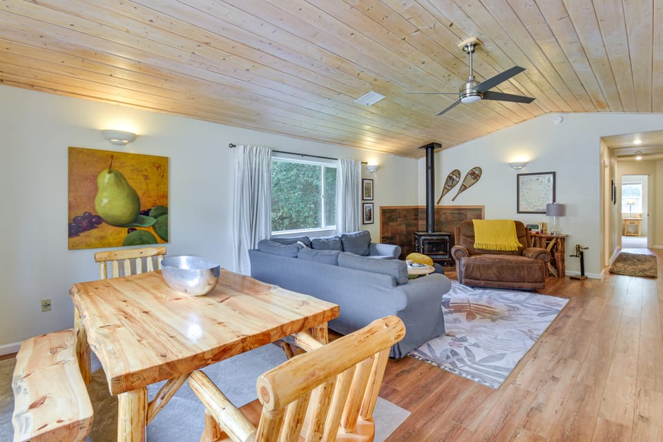 Gateway to Yosemite: Group-Friendly Groveland Home House in Groveland