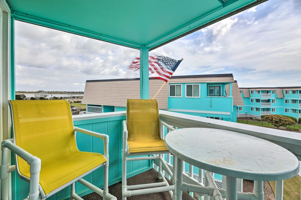 Beachfront Condo w/ Boardwalk & Pool Access! Apartment in Atlantic Beach