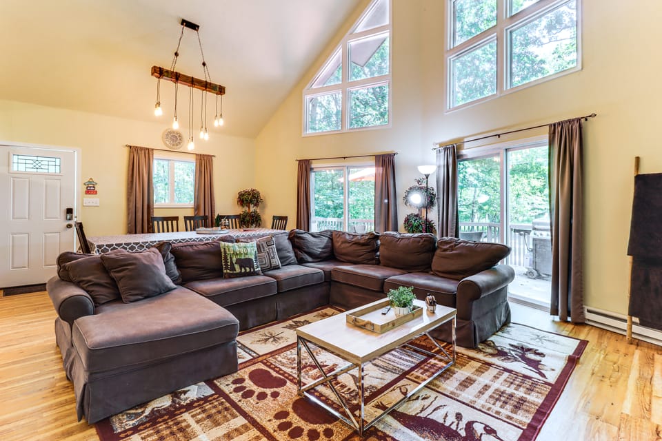 Furnished Deck + Fire Pit: Poconos Outdoorsy Gem House in Hickory Run State Park