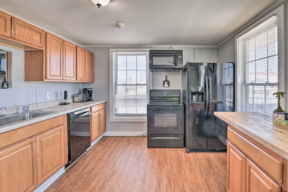 Downtown Canandaigua Apt: 1 Mi to Lake & Pier! Apartment in Canandaigua Lake