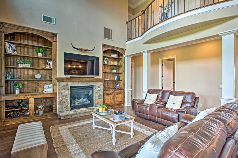 Home w/ Game Room & Fireplace: 14 Mi to McKinney! House in Texas