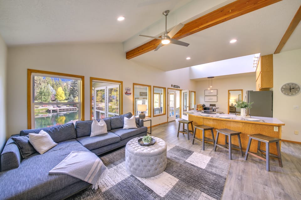 Expansive Waterfront Escape w/ Kayaks + SUPs! House in Sagle