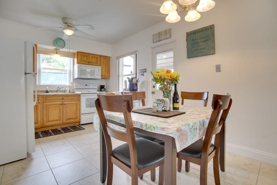 2 Mi to Boardwalk: Home w/ Grill in Dania Beach! House in Dania Beach
